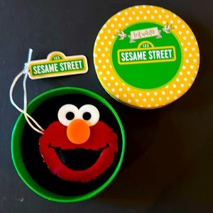 Erstwilder Sesame Street Elmo brooch
